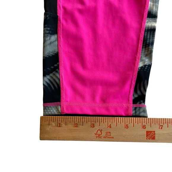 NWOT 3XL Lularoe Rise Fearless High Waist, Capri Length, Workout Fitness Legging - Picture 9 of 9